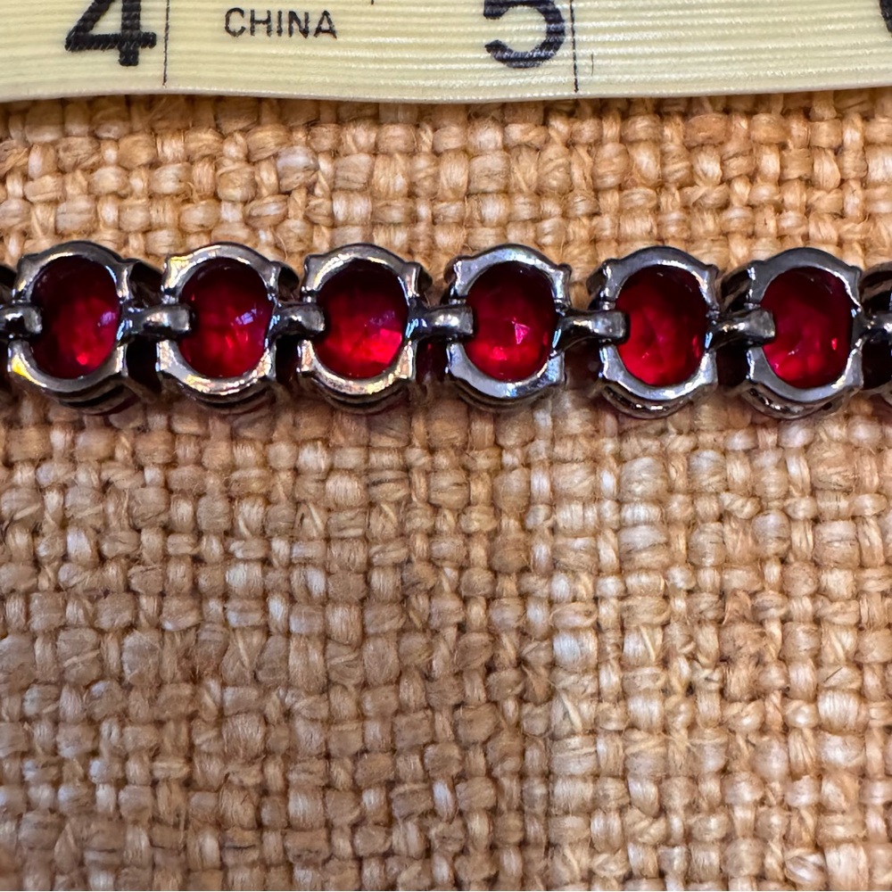 Red Lucite Tennis Bracelet with Black Metal Pristine - Picture 4 of 6